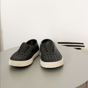 Native Jefferson black slip on